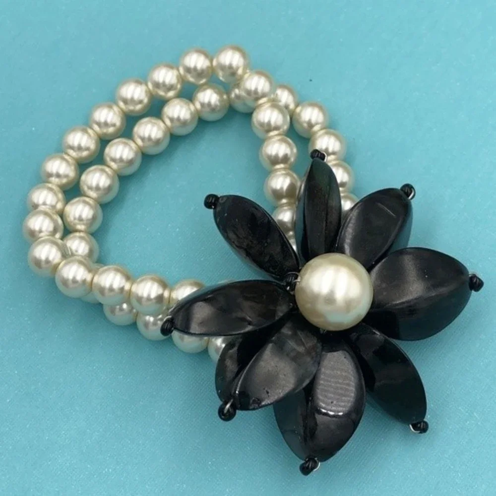 🌼 Pearl Black Flower Statement Stretch Bracelet
